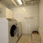 Talopesula, vieressä kuivaushuone