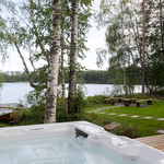 Rakennusten välissä olevaa terassialuetta