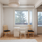 Makuuhuone 1 olohuoneen suuntaan