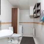 Erillinen WC ja khh-nurkkaus