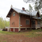 Näkymää makasiinirakennuksen vierestä