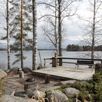 Patio saunamökin edessä