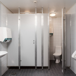 Useita erillisiä wc-tiloja
