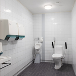 Useita erillisiä wc-tiloja