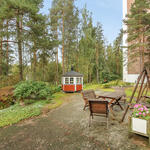 Taloyhtiön pihalta