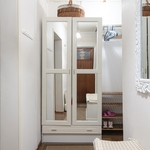 Sisään tultaessa tilanjakaja eteisaula