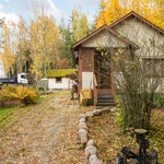 Pihasauna ja tontin perällä varasto