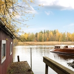 Kuva rannasta ja venevajan sivulta