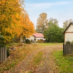 Mussalontieltä käynti pihaan