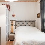 Ólohuoneesta erotettu makuutila