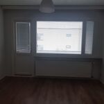 Huoneesta parvekkeen suuntaan