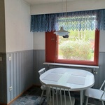 Keittiö, ikkunanäkymä kadun puoleen