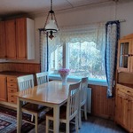Keittiö, ikkuna puutarhaan