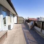 Huoneiston levyinen kattoterassi