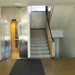 Raputon, vaivaton kulku ala-aulan hissiin