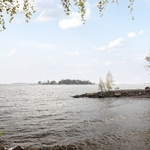Lähellä Mansikkalahden merenrantaa