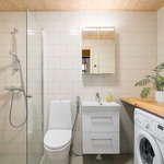 Kylpyhuone alakerrassa