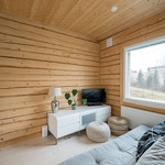 Yläkerrassa avautuva aulatila