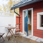 Taloyhtiön saunan suojaisa terassi