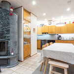 ruokailutila + keittiö