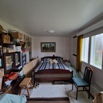 Autotallirakennuksen huone