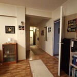 Olohuoneesta eteiseen