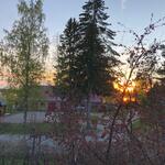 Näkymät kodin parvekkeelta auringonlaskuun.