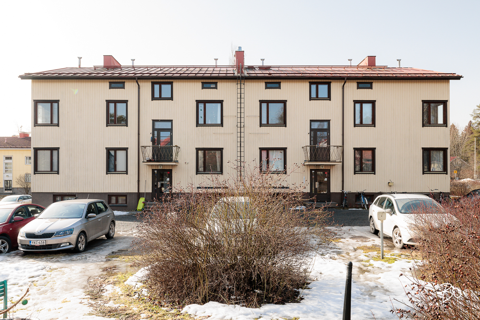 Karhunkatu 12 - kuva 1