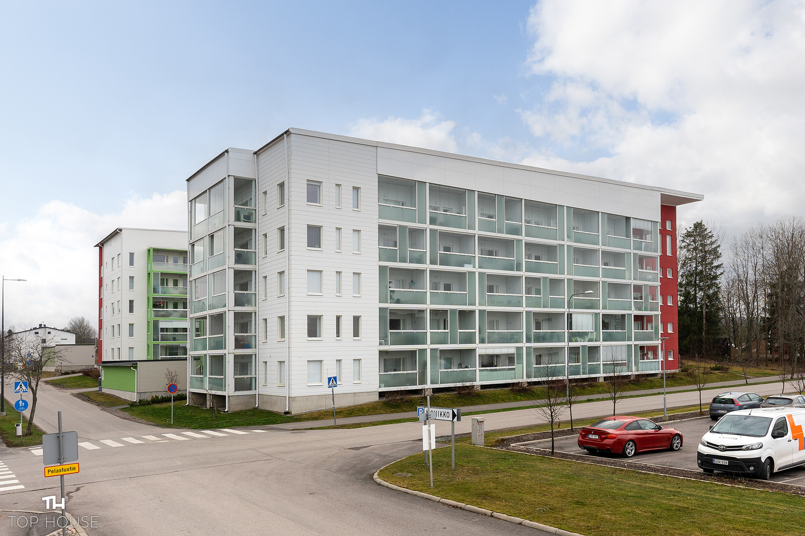 Julkisivu