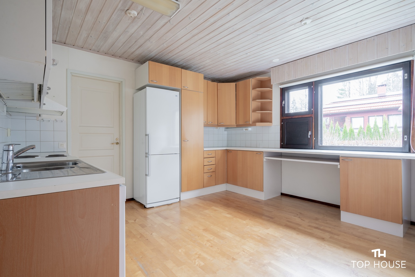Tilava keittiö
