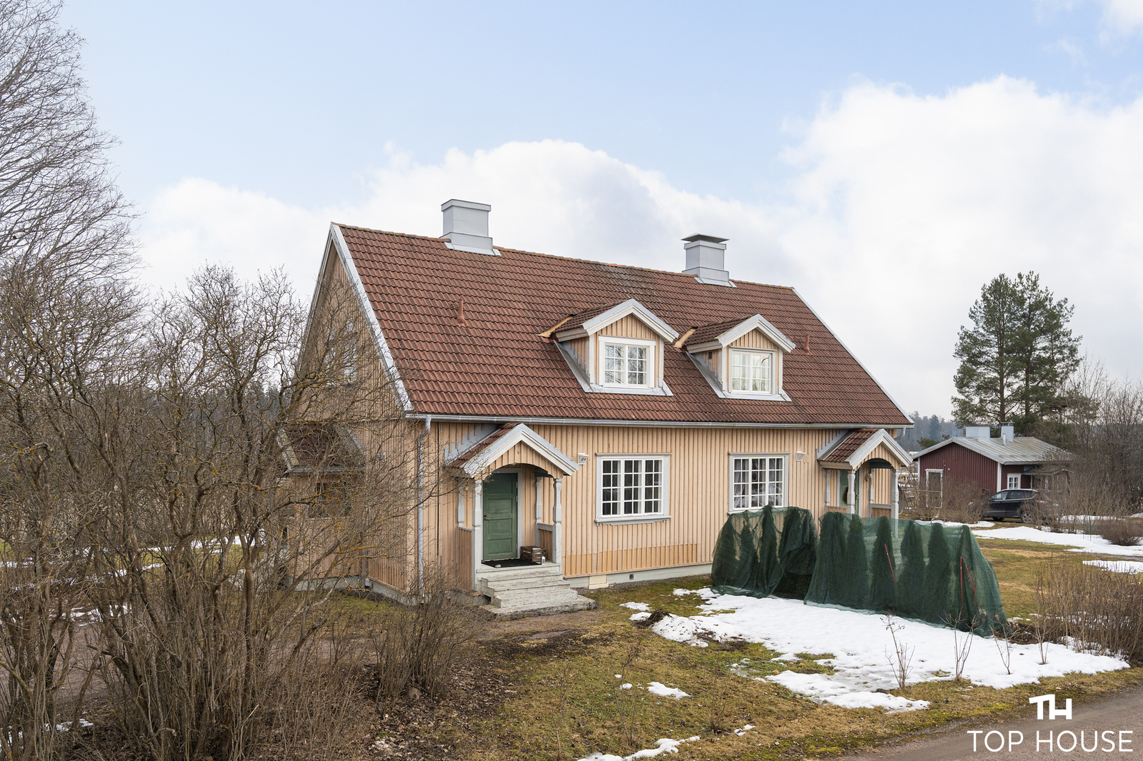 Julkisivu