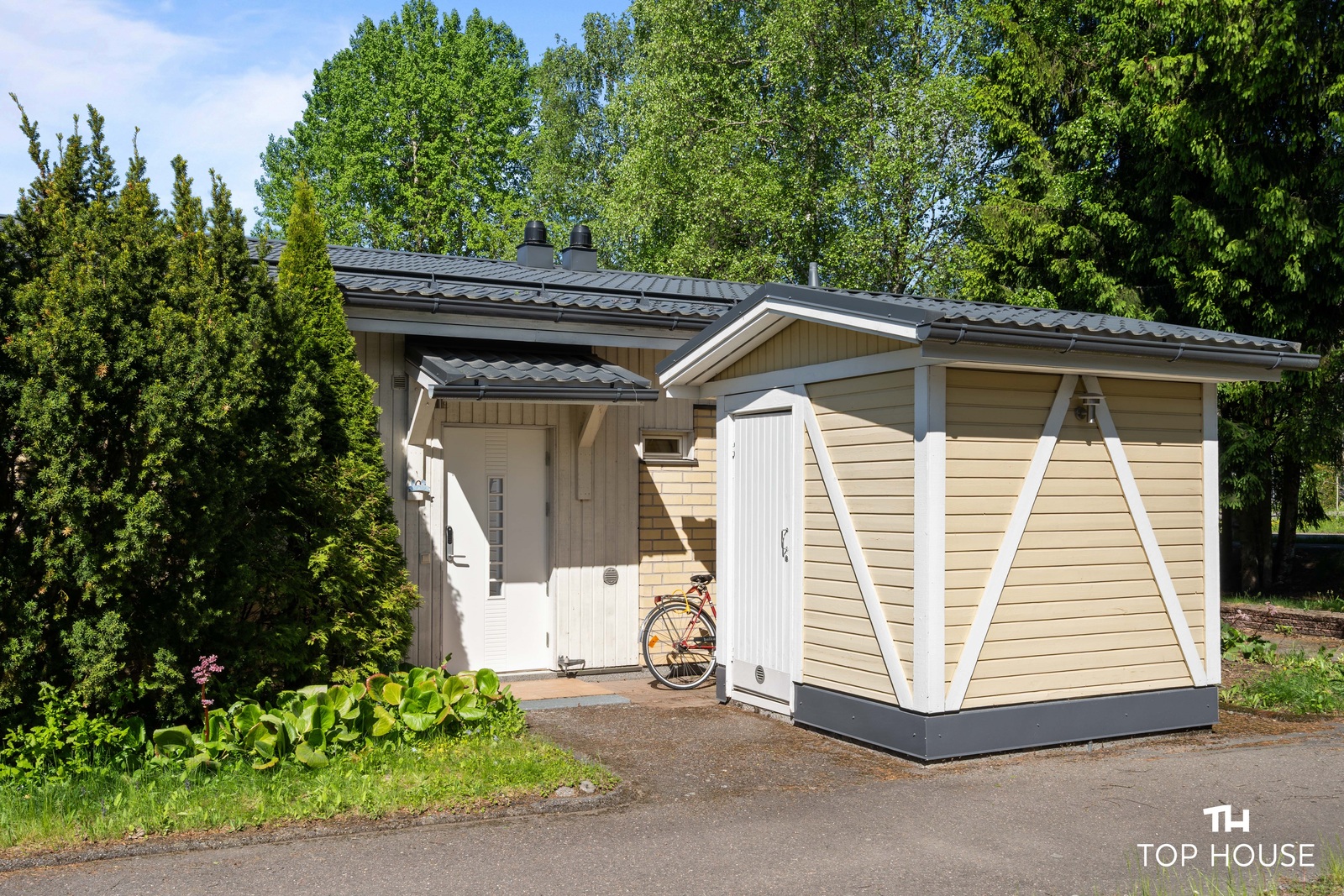 varasto ja sisäänkäynti