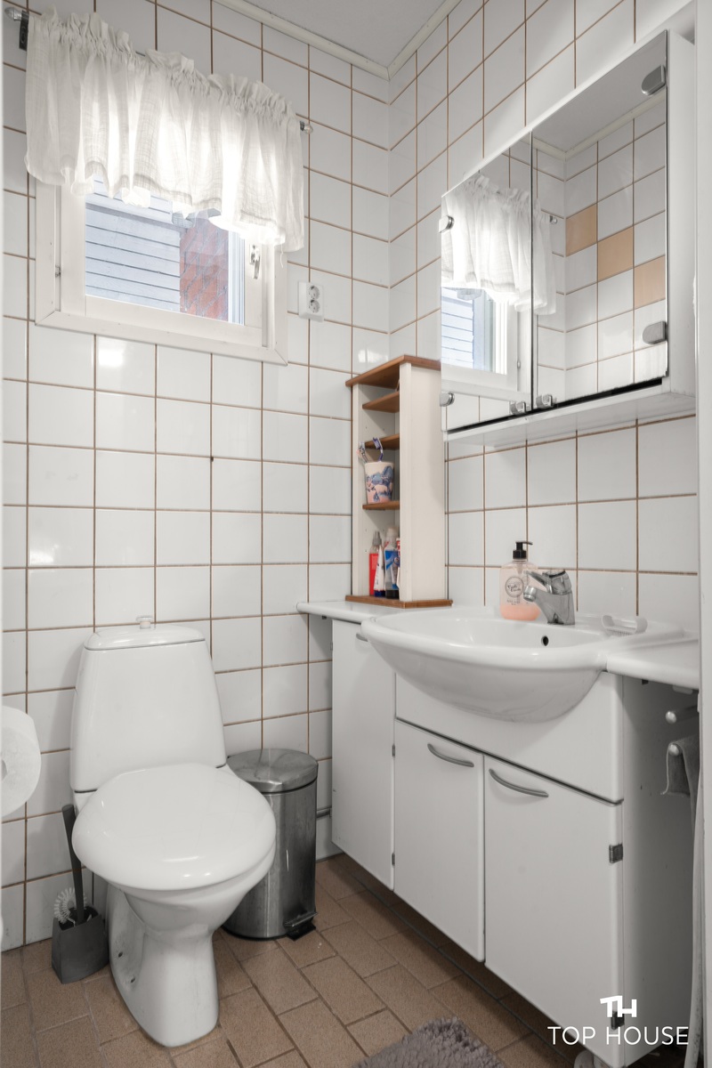 Toinen erillinen wc