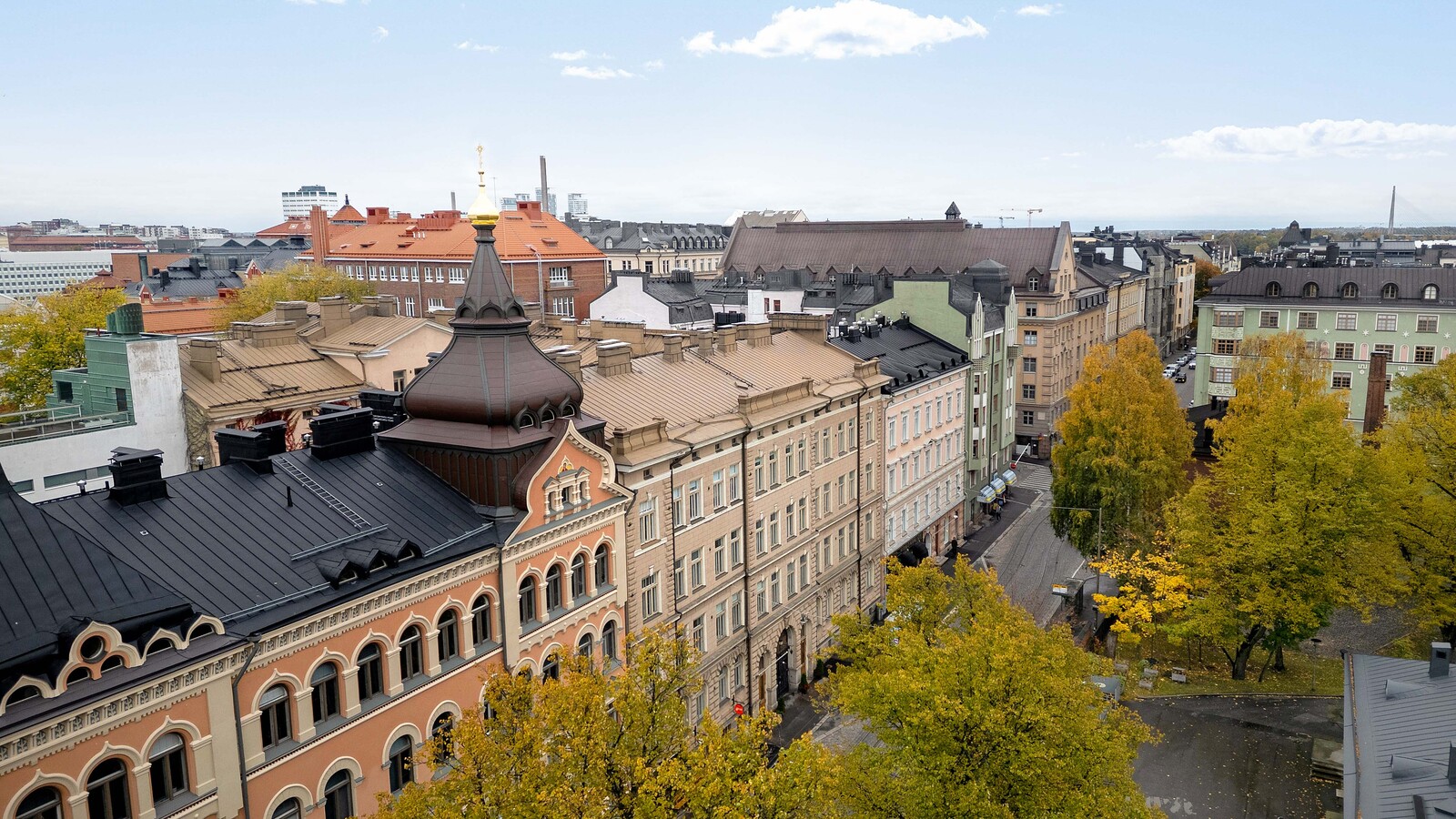 Julkisivu dronella 2