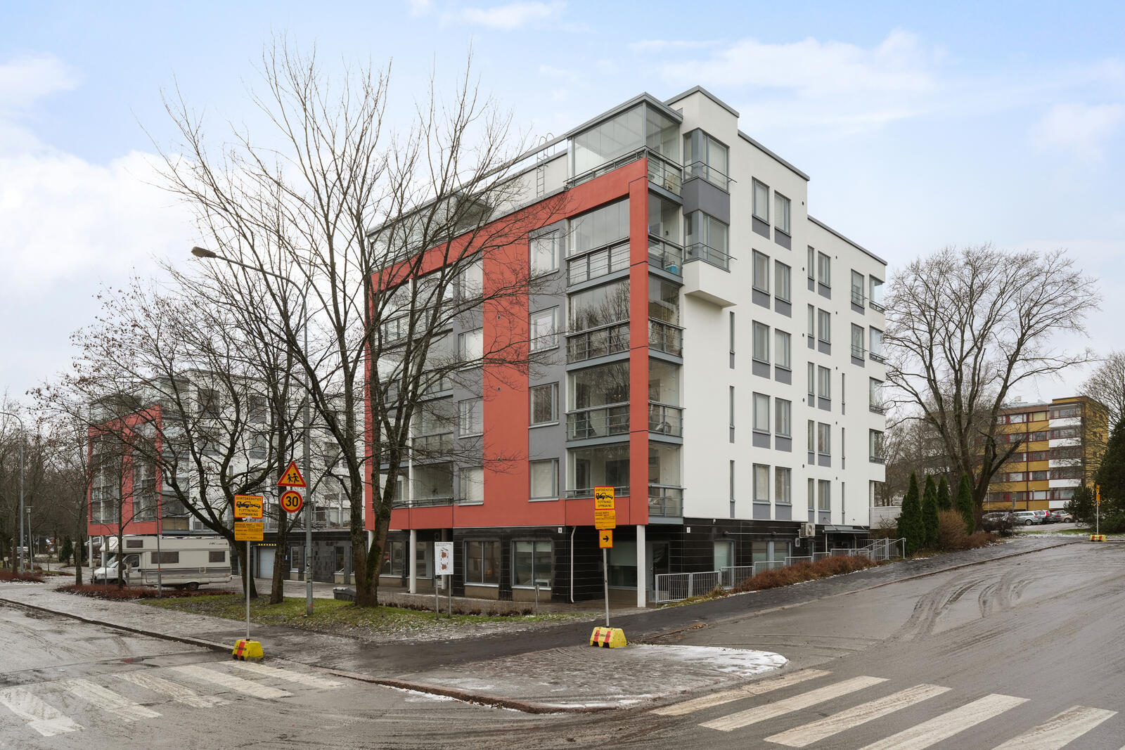 Kuva toimitilan julkisivusta osoitteessa  Vähätuvantie 1, Helsinki (Konala)