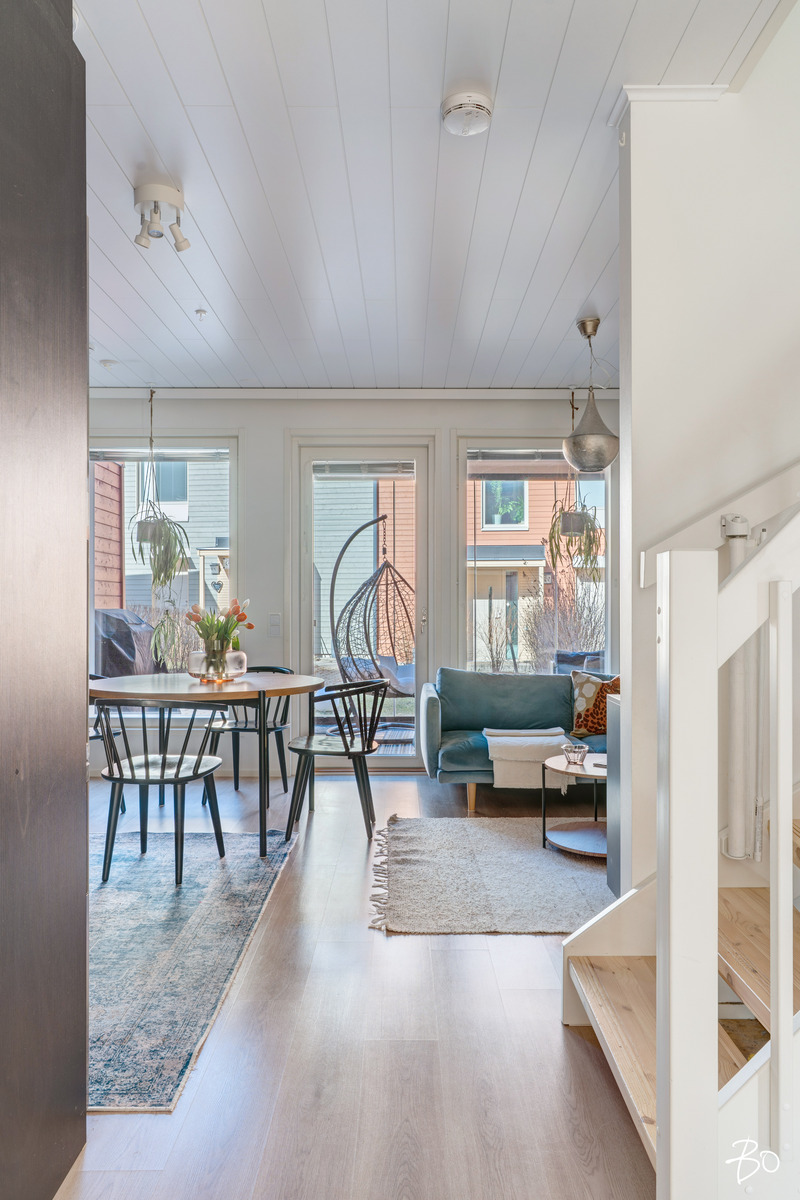 Neitoperhosentie 9 - kuva 8