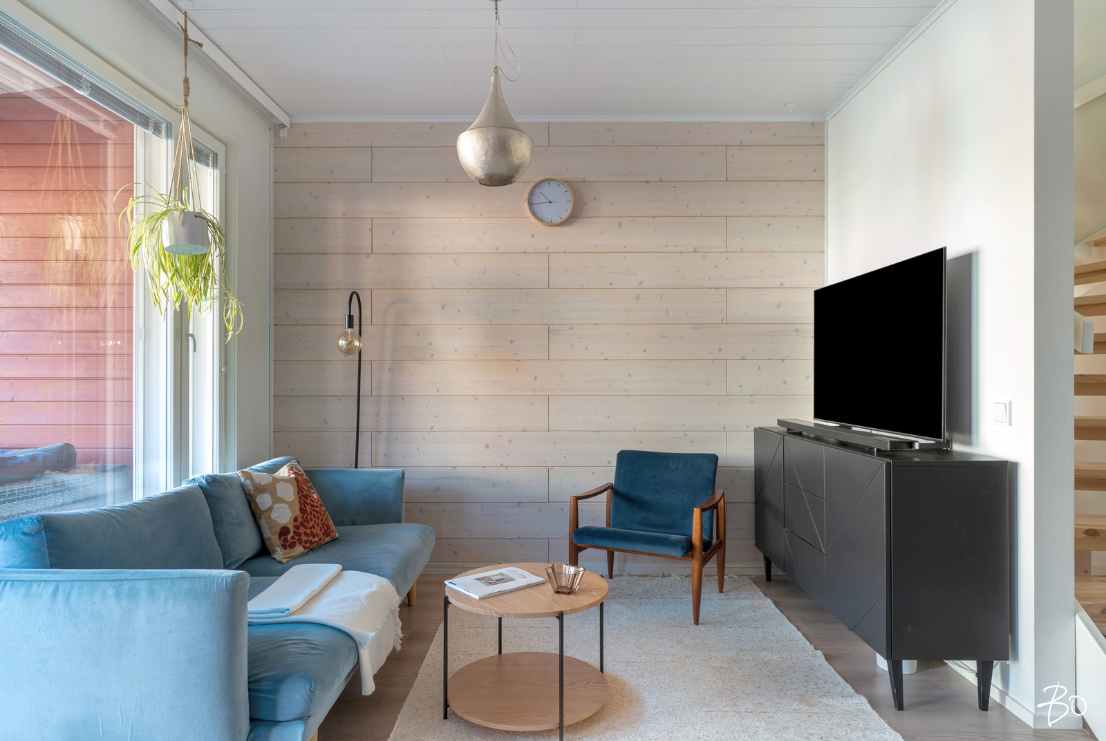 Neitoperhosentie 9 - kuva 1