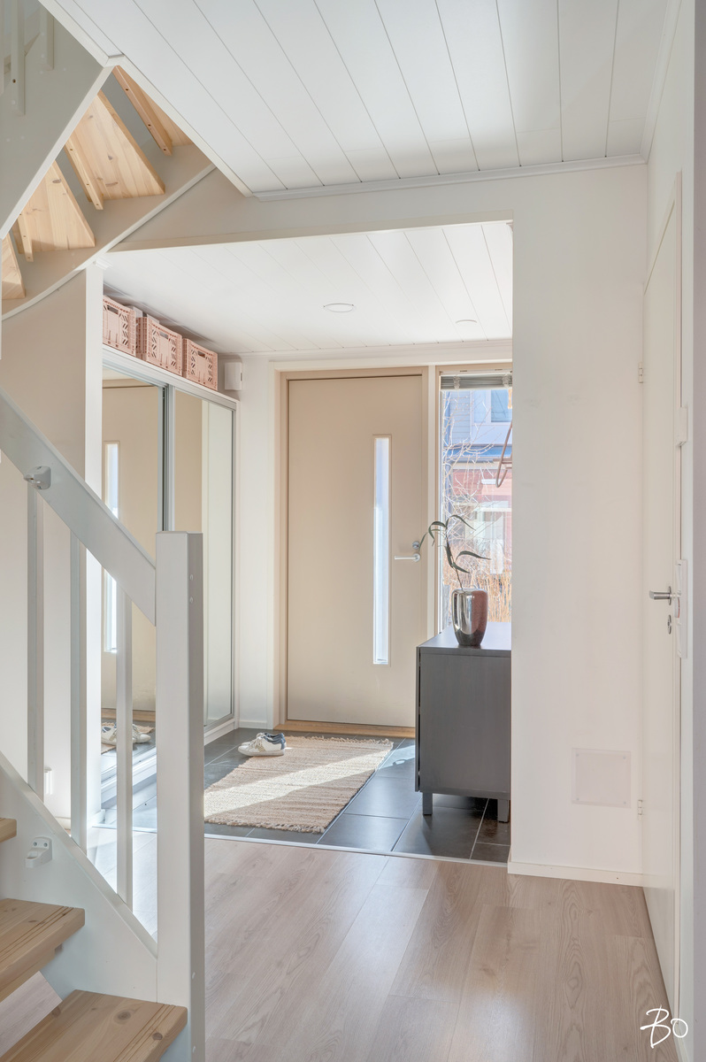 Neitoperhosentie 9 - kuva 9