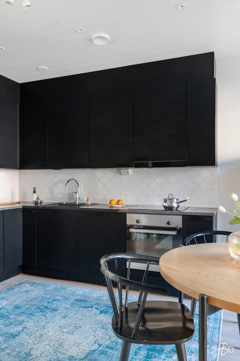 Neitoperhosentie 9 - kuva 7