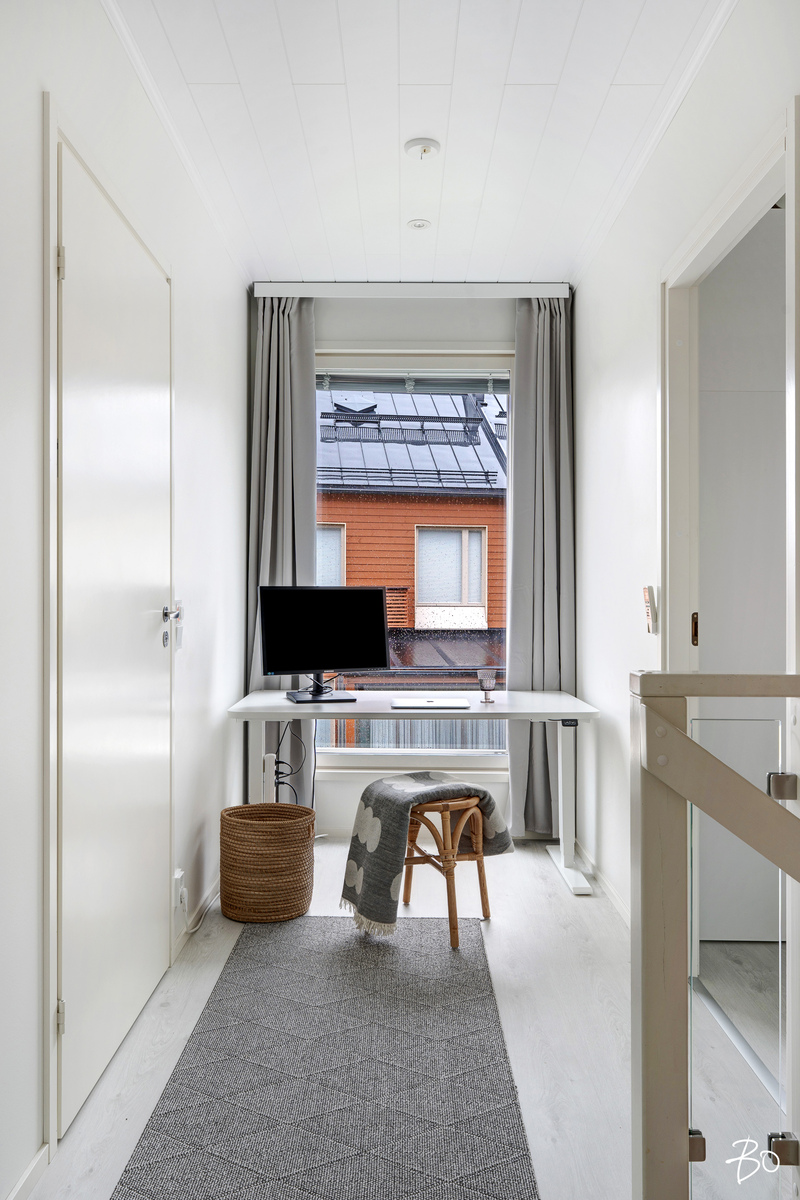 Neitoperhosentie 7 - bild 18