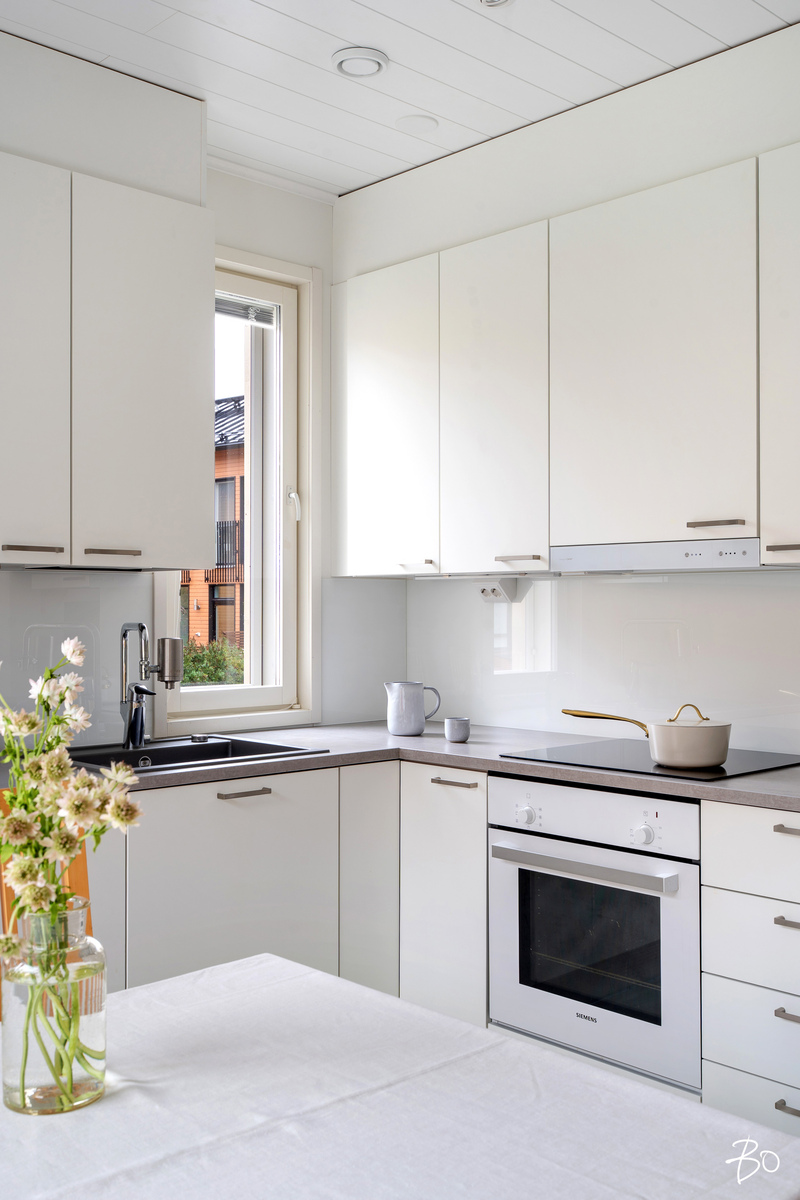 Neitoperhosentie 7 - bild 6