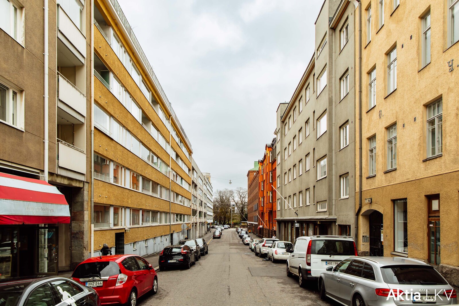 Vuorimiehenkatu 31 vasemmalla