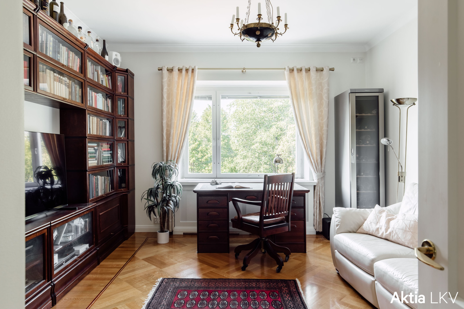 Kolmas makuuhuone / kirjasto / tv-huone