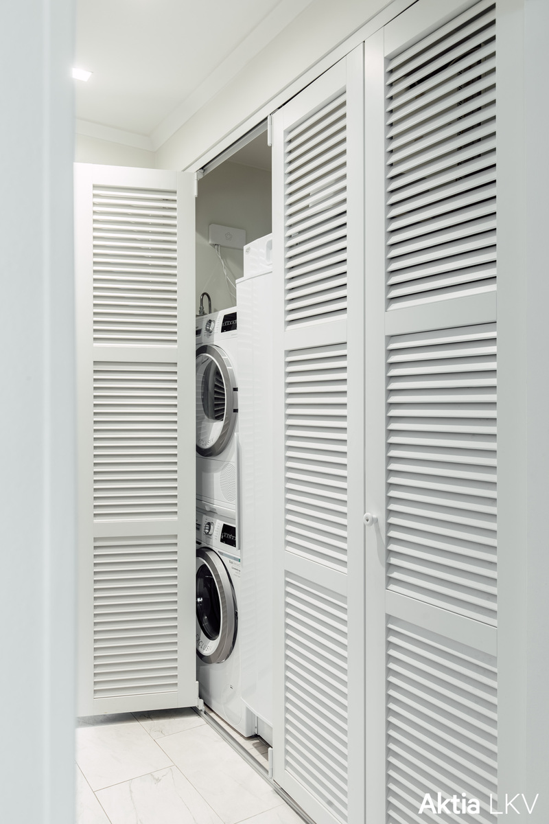 Hallissa kodinhoitokäytävä