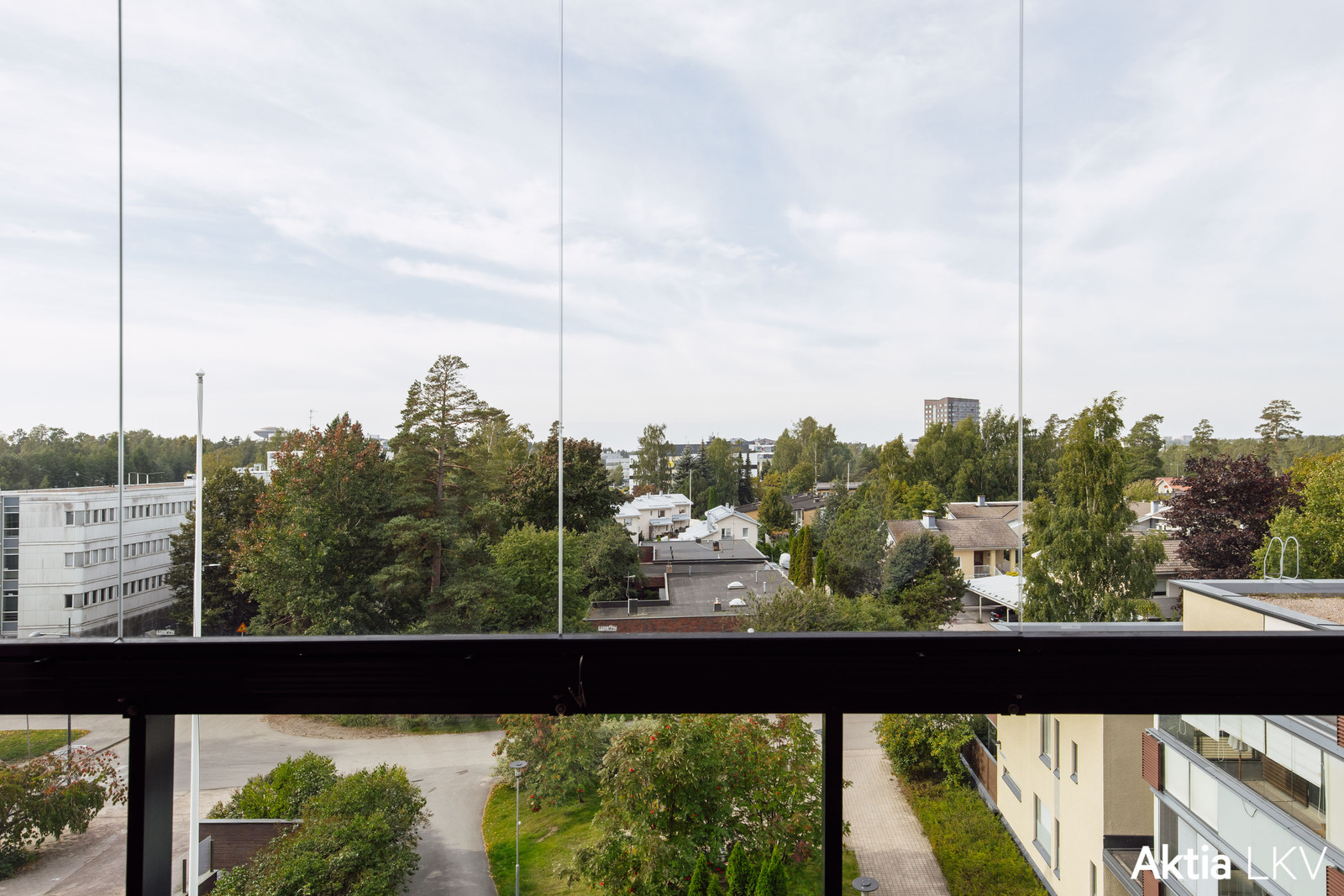 Ylimmän kerrokset avarat parvekenäkymät