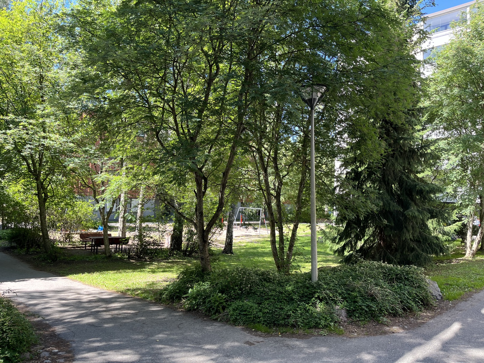 Suojaisa, kaunis sisäpiha