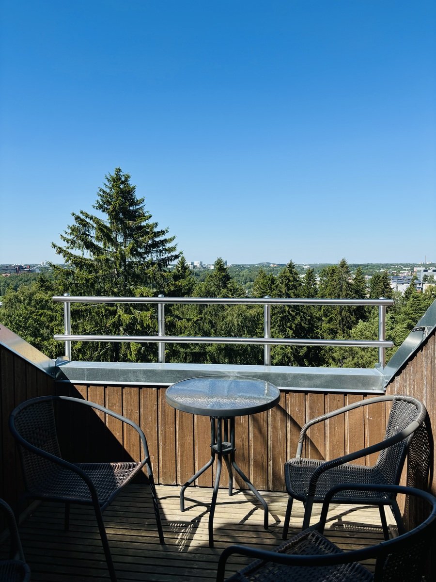 Taloyhtiön saunan parveke