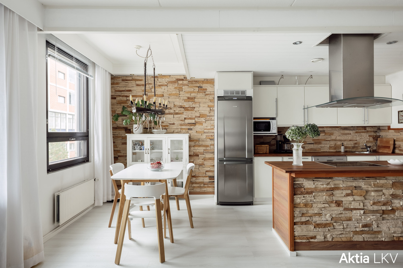 Ruokailutila/keittiö