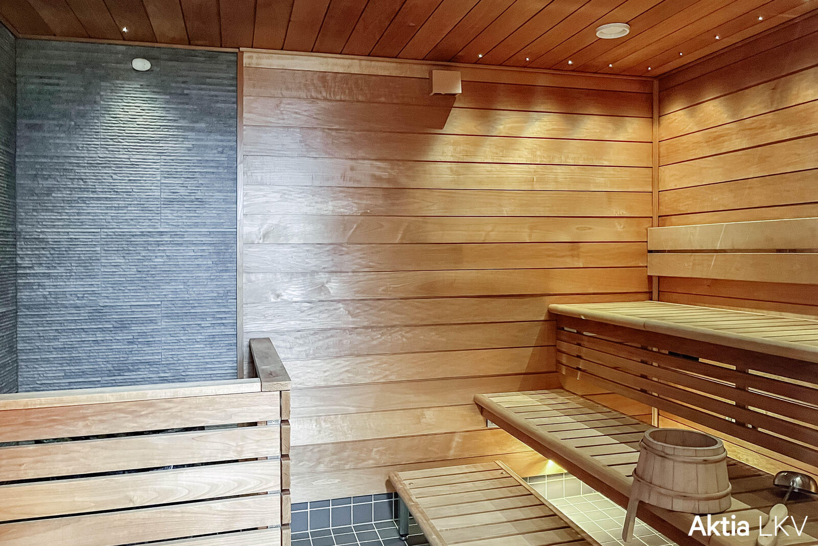 Talon uudet saunatilat samassa portaassa