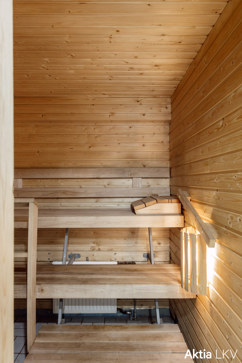 Yhtiön sauna pohjakerroksessa